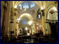 Valencia Cathedral, Catedral de Santa Maria. Nave central. A mass was taking place.